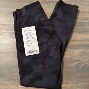 NWT Wunder Under HR Crop 23”Heritage 365 Camo Deep Coal Multi
